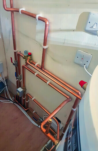 https://plumberdianella.com.au/uploads/2025/06/hot-water-301986.jpg